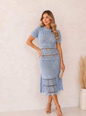 Gola alta baixa de acabamento canelado e manga curta do vestido de tricô Samira