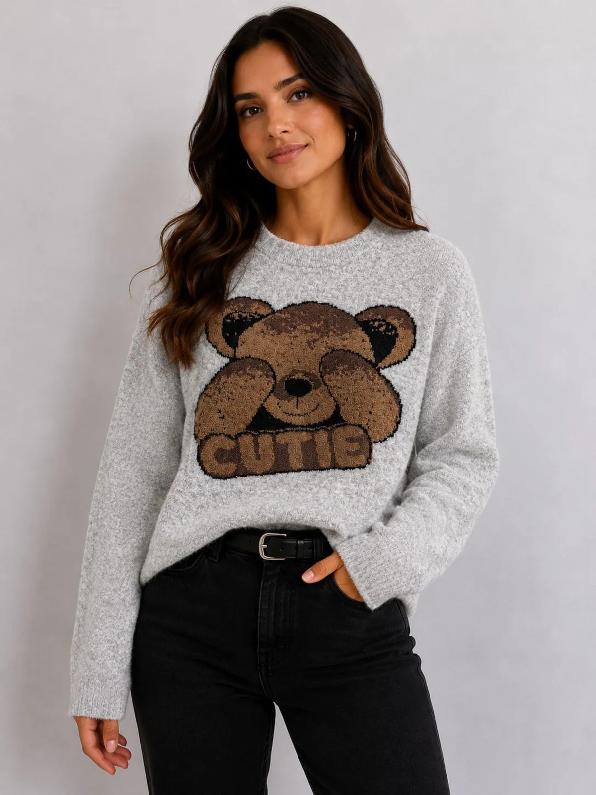 Blusa de tricô Ursinho Cutie vista de frente, com gola redonda canelada e caimento solto