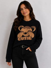 Detalhe do ursinho tecido no ponto da blusa de tricô Ursinho Cutie
