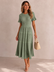 Vestido de tricô Noronha em verde menta, com babado fechando a barra da manga curta