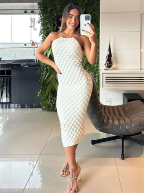 Vestido de tricô Escama de frente, com a trama de escamas cobrindo a peça inteira