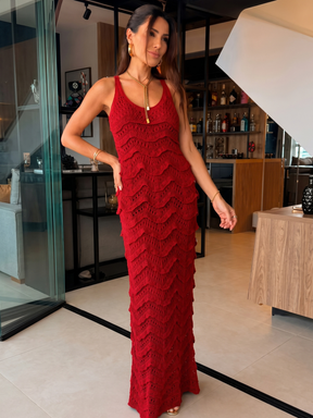 Modelagem reta do vestido Miami, que acompanha o corpo sem marcar